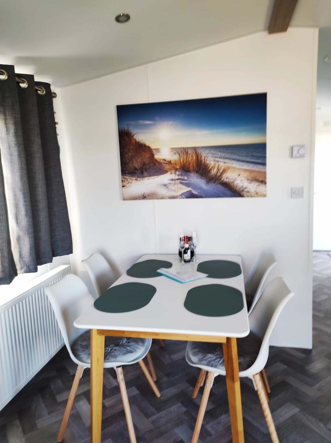 Meer-Verliebt – Chalets in Nordholland - Seemöwe, Esstisch