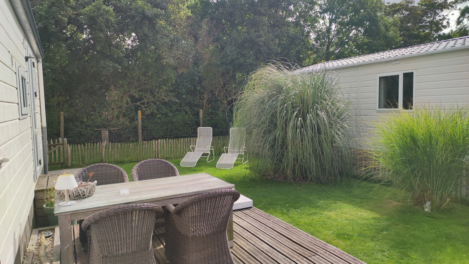 Meer-Verliebt – Chalets in Nordholland - Meerverliebt, Sitzecke im Hintergarten